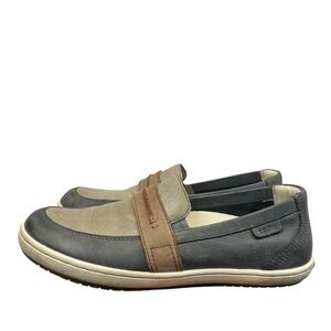 Taos Footwear Women's Gray and Tan Loafers